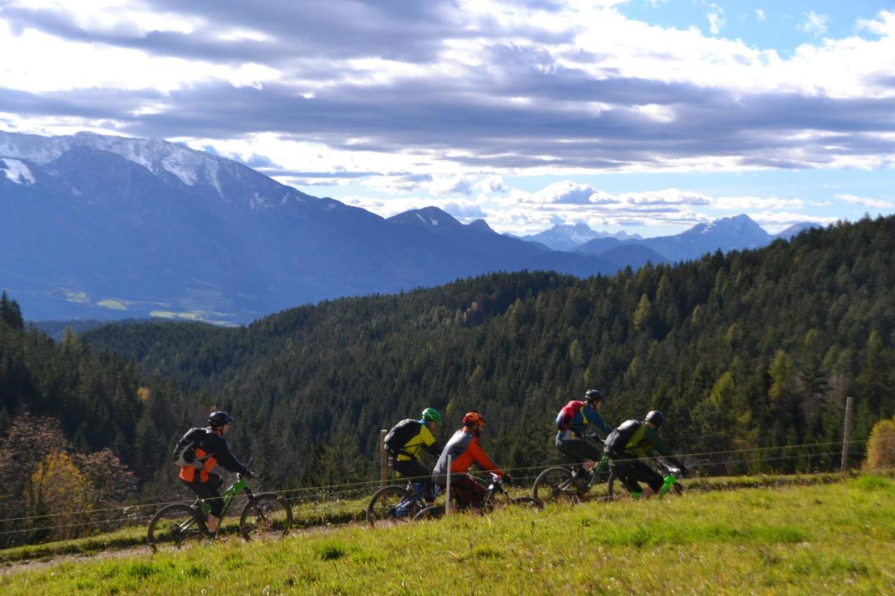 Bikeski Family Hotel, B&B, Apartaments, Rooms Mezica Exterior photo