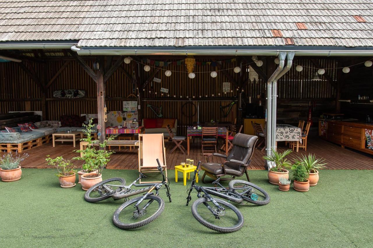 Bikeski Family Hotel, B&B, Apartaments, Rooms Mezica Exterior photo