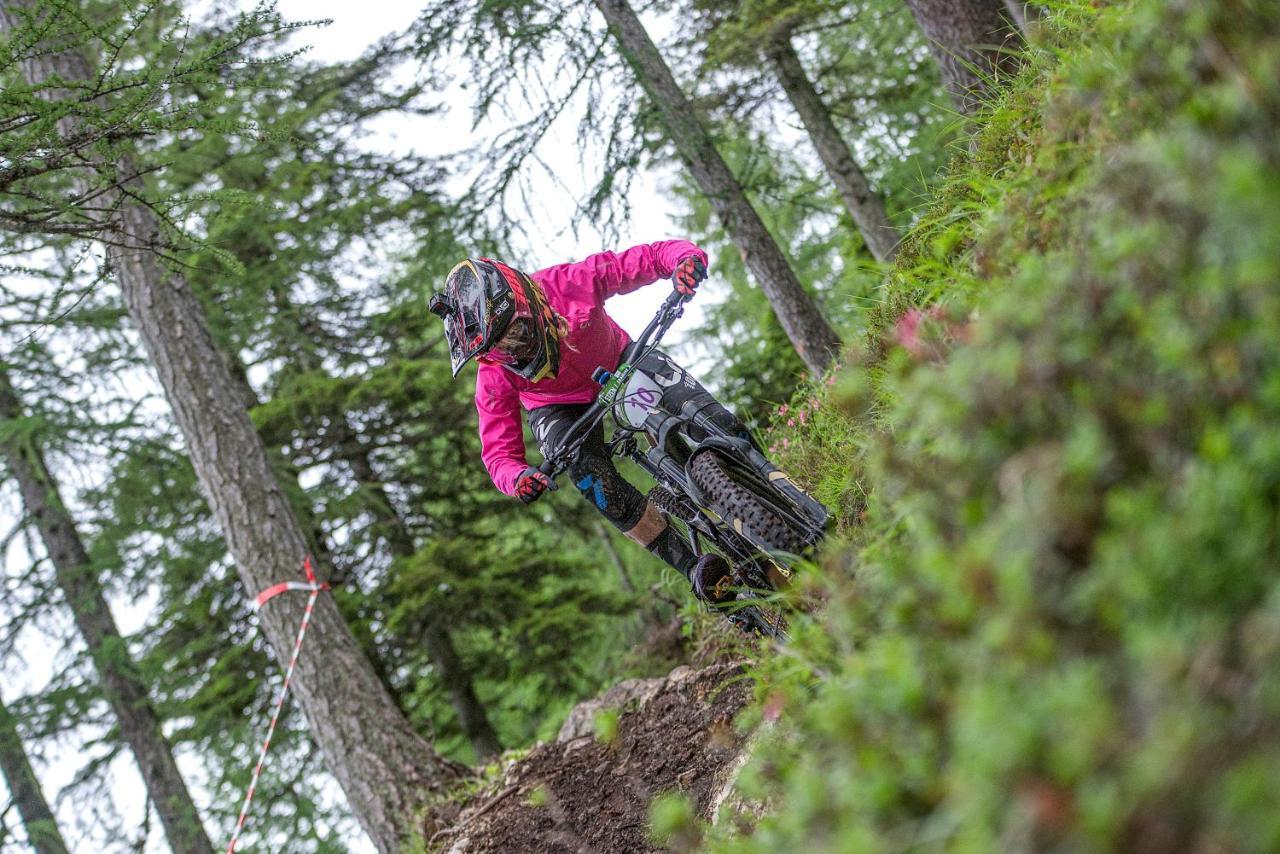 Bikeski Family Hotel, B&B, Apartaments, Rooms Mezica Exterior photo